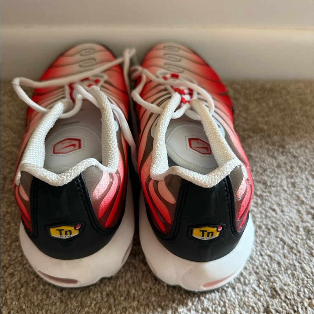 Nike Red and Black Wave Sneakers - Picture 2 of 5
